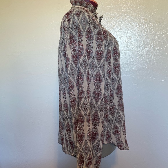 Hollister lightweight printed long sleeve blouse - Picture 4 of 5